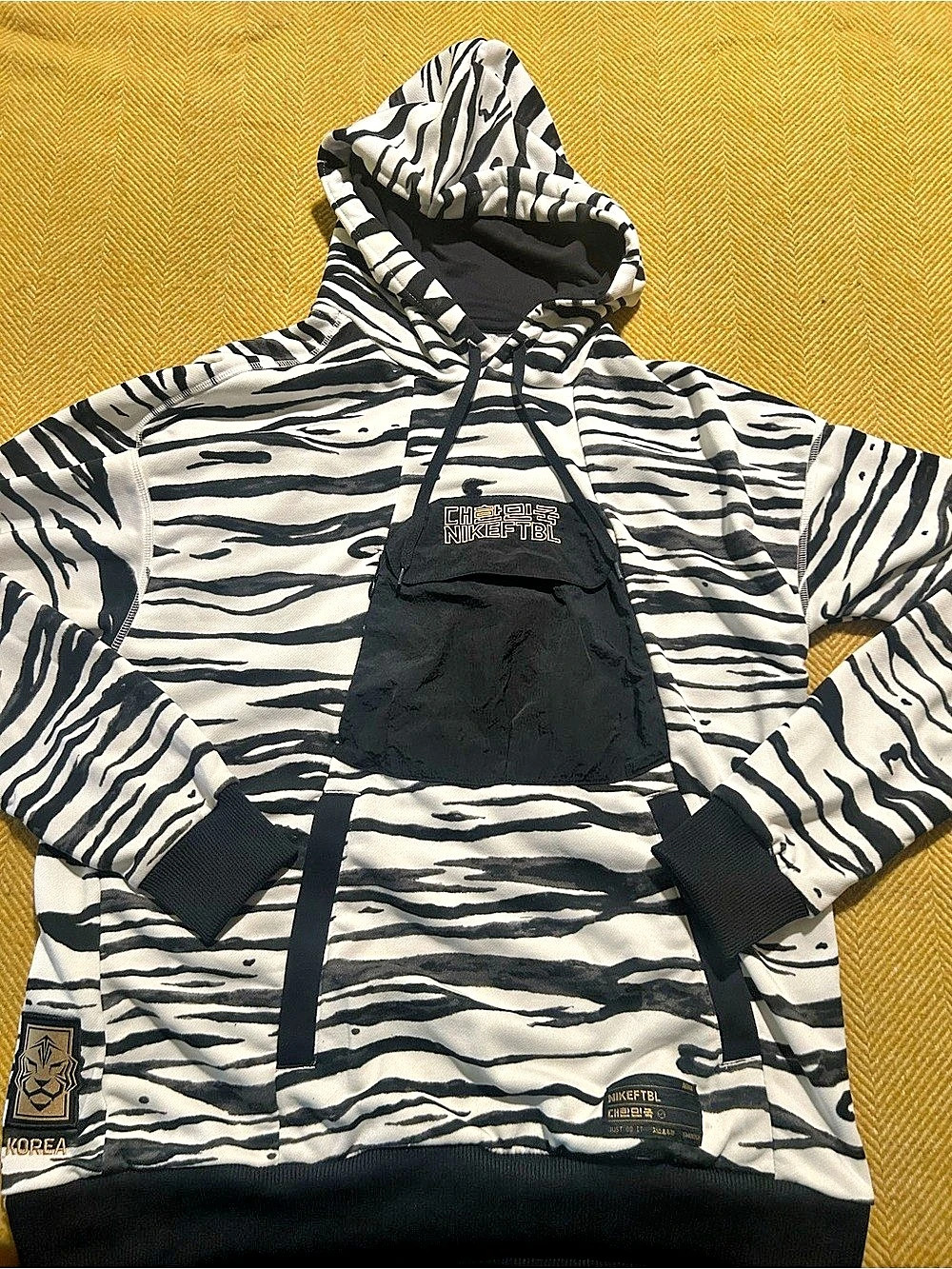 Nike Korea NIKETBL hoodie Zebra Print Hoodie Size Medium